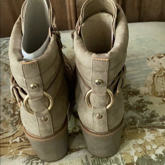 GBG Los Angeles Joden Bootie - Picture 2 of 6